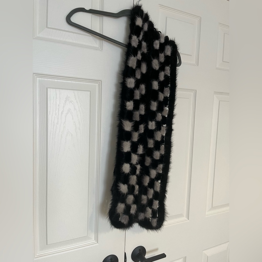 100% MINK FUR KNIT CHECKERED PATTERN SCARF BLACK WHITE
